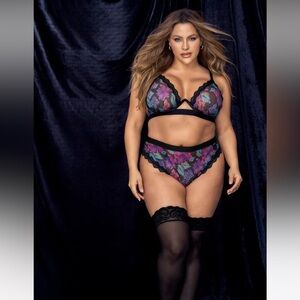 Plus Lingerie Statement Floral 2pc Bra Panty Set